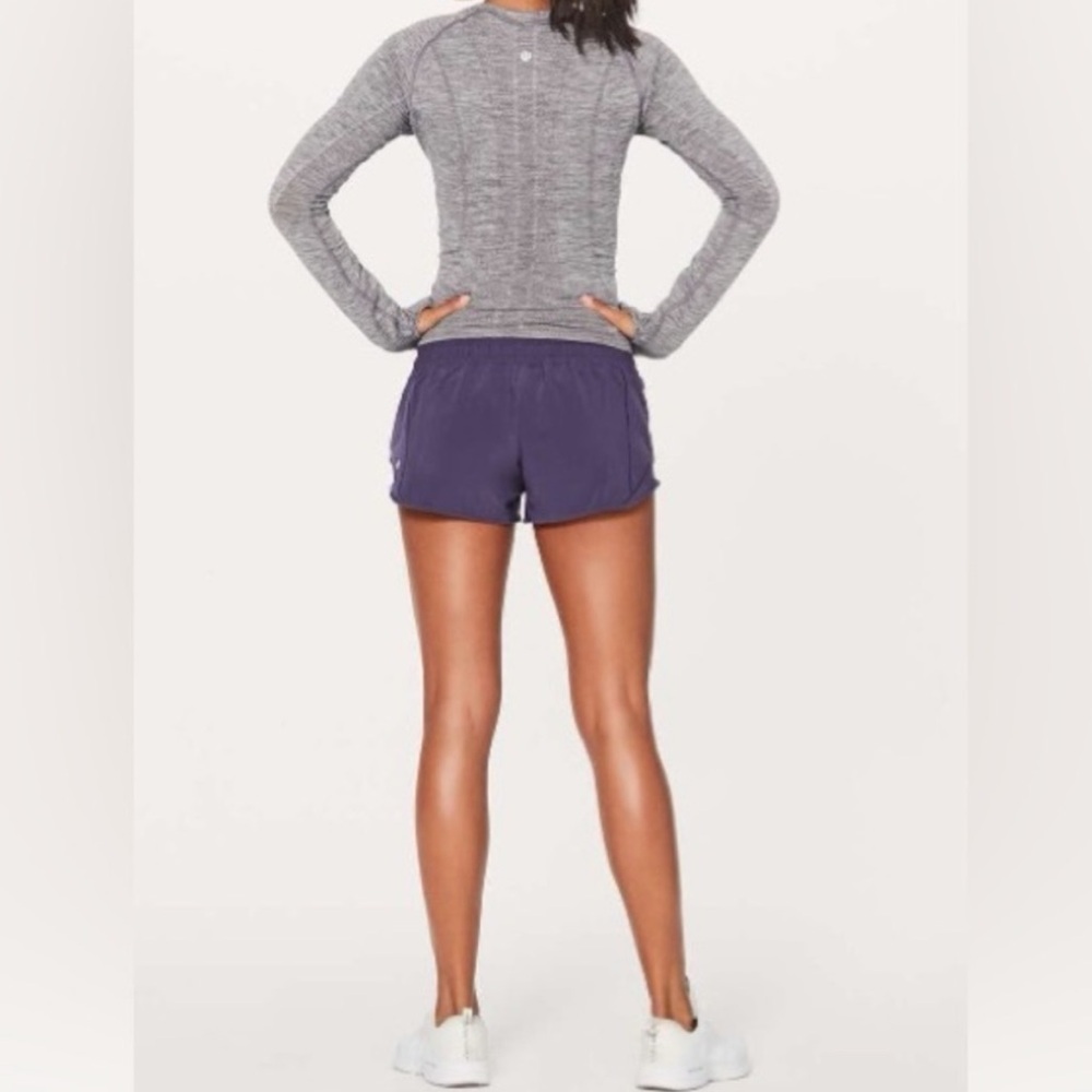 Lululemon HOTTY hot low rise 2.5 in short